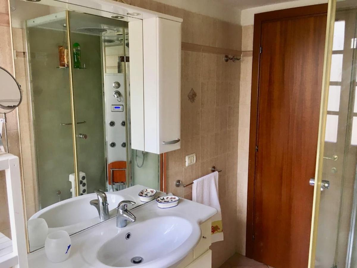 Casa Delfino - Appartamento Centro Storico A Due Passi Dalla Spiaggia & Mare, Porto & Ferrovia Civitavecchia Exterior foto