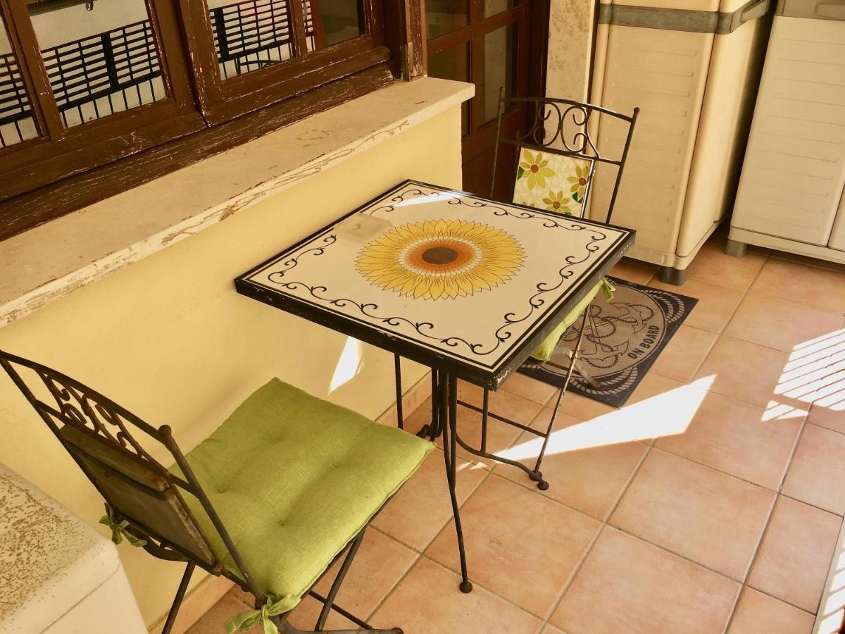 Casa Delfino - Appartamento Centro Storico A Due Passi Dalla Spiaggia & Mare, Porto & Ferrovia Civitavecchia Exterior foto