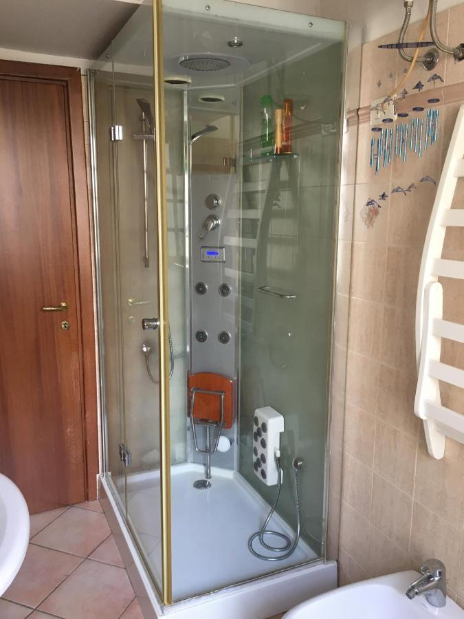 Casa Delfino - Appartamento Centro Storico A Due Passi Dalla Spiaggia & Mare, Porto & Ferrovia Civitavecchia Exterior foto